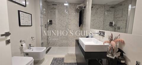 Apartamento T3 de Charme c/ varandas, AC e Garagem Fechada - Fraião, Braga