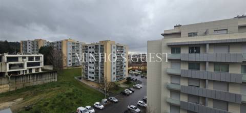 Apartamento T3 de Charme c/ varandas, AC e Garagem Fechada - Fraião, Braga