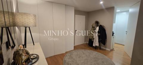 Apartamento T3 de Charme c/ varandas, AC e Garagem Fechada - Fraião, Braga