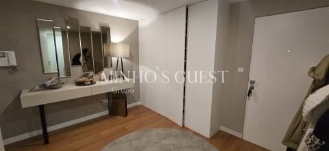 Apartamento T3 de Charme c/ varandas, AC e Garagem Fechada - Fraião, Braga