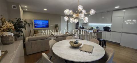 Apartamento T3 de Charme c/ varandas, AC e Garagem Fechada - Fraião, Braga