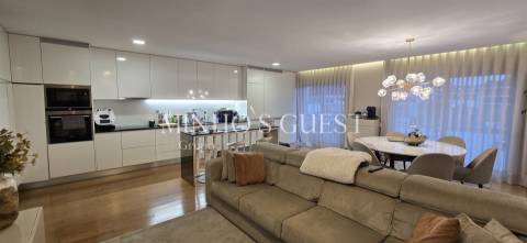 Apartamento T3 de Charme c/ varandas, AC e Garagem Fechada - Fraião, Braga