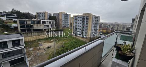 Apartamento T3 de Charme c/ varandas, AC e Garagem Fechada - Fraião, Braga