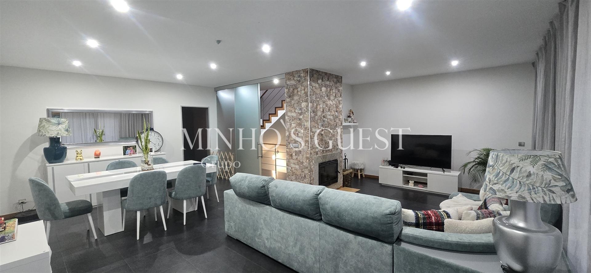 Moradia V3 c/ 1 Suite Closet, Mobilada e Equipada pronta a Habitar c/ Jardim - Amares (Bico), Braga