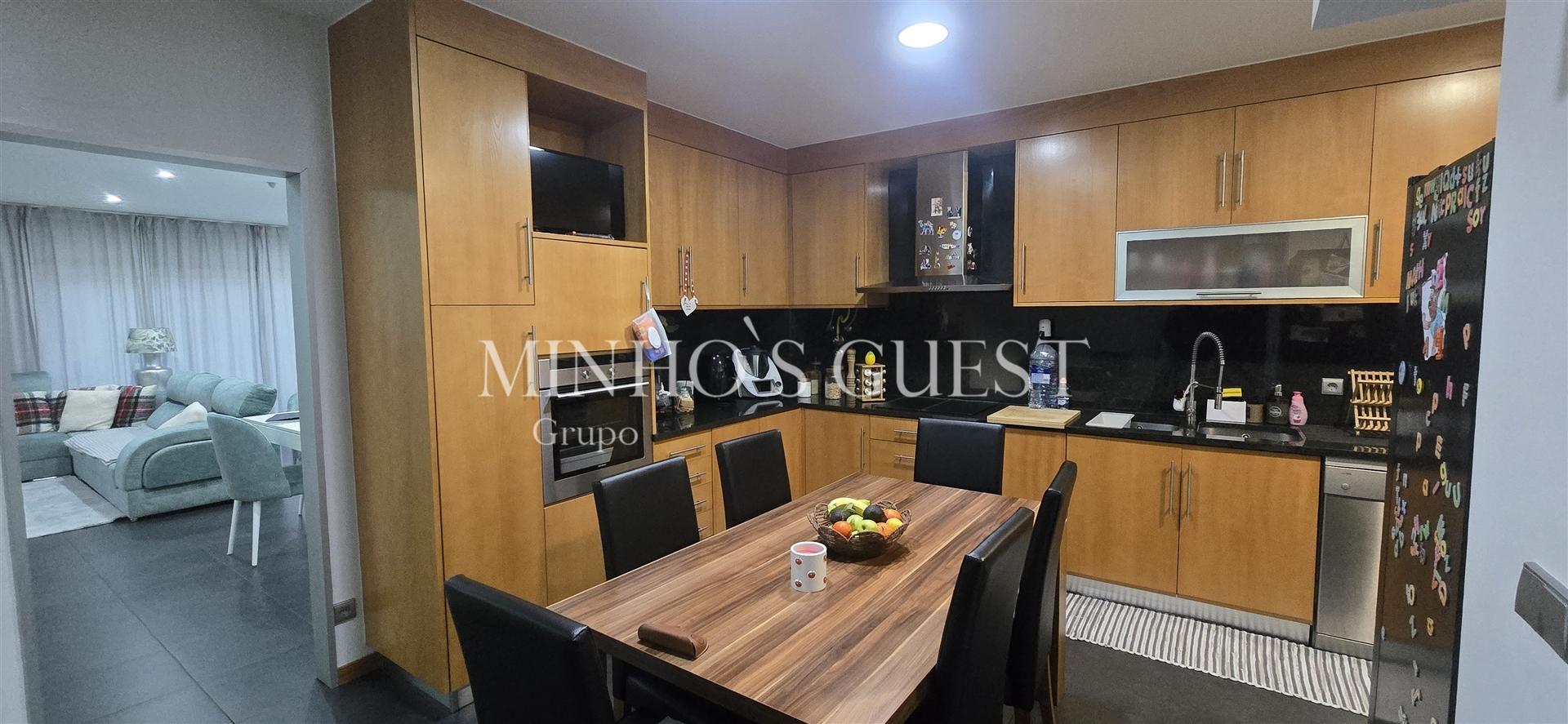 Moradia V3 c/ 1 Suite Closet, Mobilada e Equipada pronta a Habitar c/ Jardim - Amares (Bico), Braga