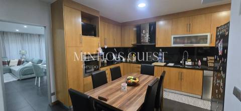 Moradia V3 c/ 1 Suite Closet, Mobilada e Equipada pronta a Habitar c/ Jardim - Amares (Bico), Braga