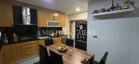 Moradia V3 c/ 1 Suite Closet, Mobilada e Equipada pronta a Habitar c/ Jardim - Amares (Bico), Braga