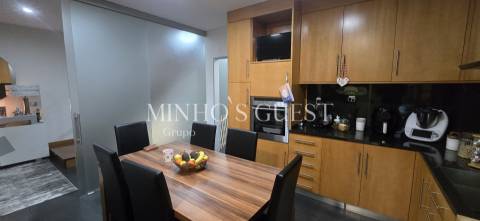 Moradia V3 c/ 1 Suite Closet, Mobilada e Equipada pronta a Habitar c/ Jardim - Amares (Bico), Braga