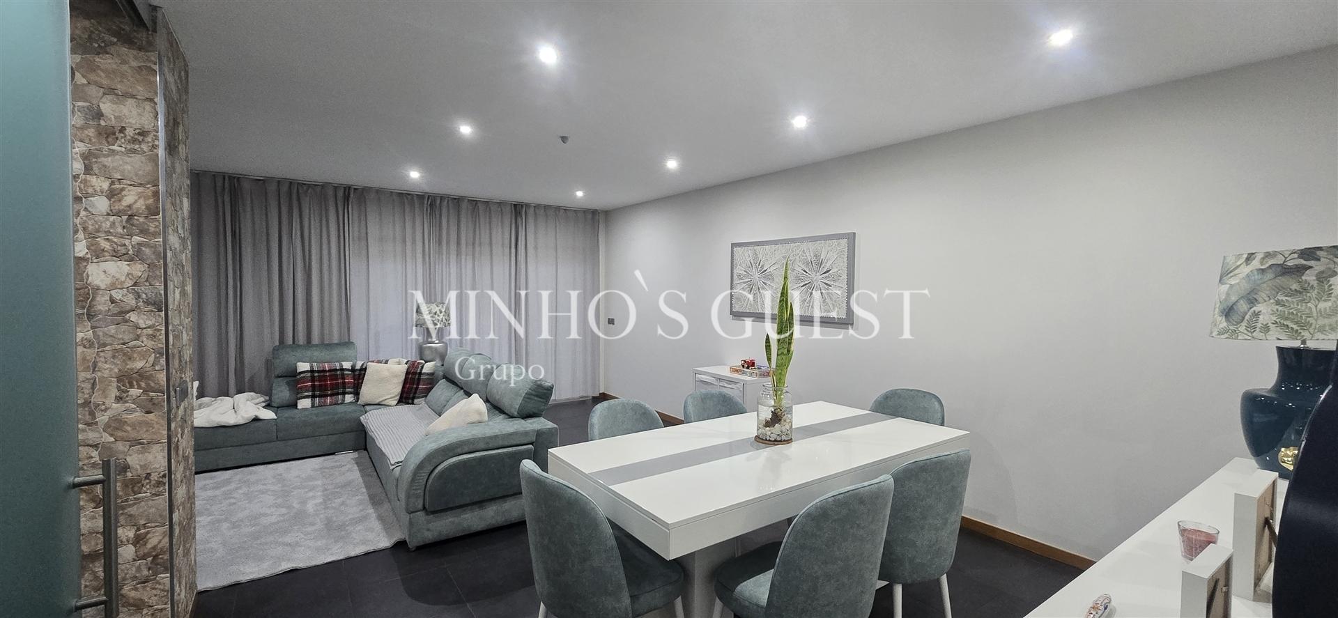 Moradia V3 c/ 1 Suite Closet, Mobilada e Equipada pronta a Habitar c/ Jardim - Amares (Bico), Braga