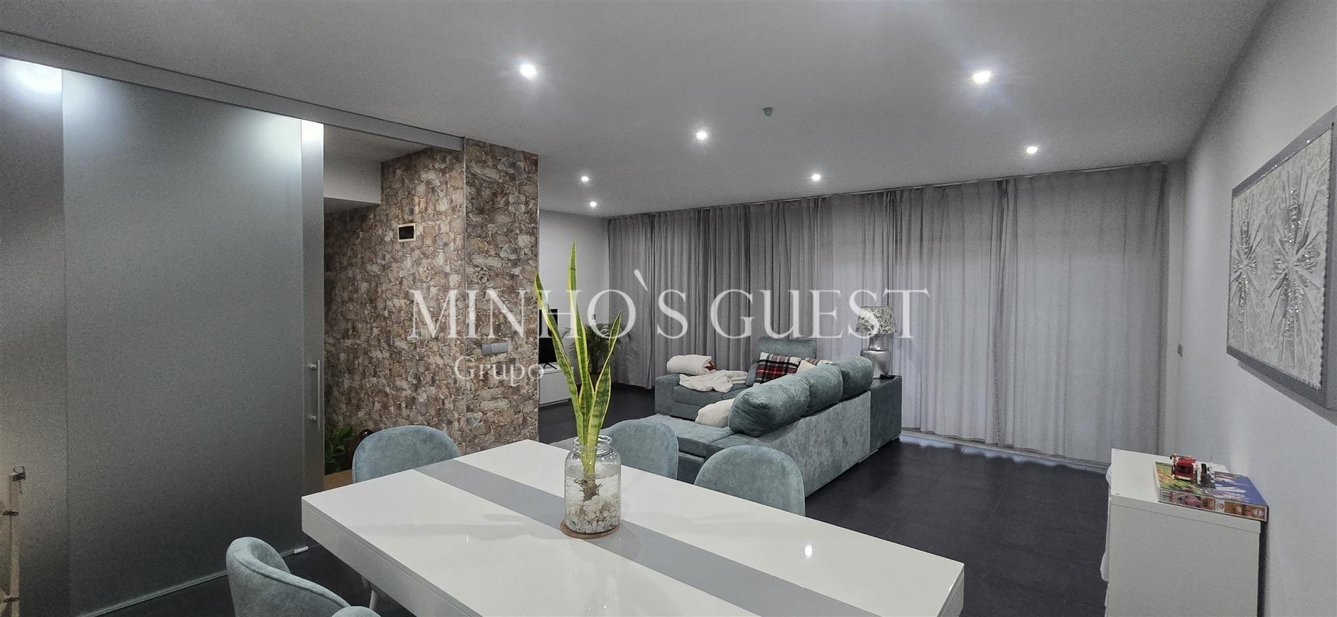 Moradia V3 c/ 1 Suite Closet, Mobilada e Equipada pronta a Habitar c/ Jardim - Amares (Bico), Braga