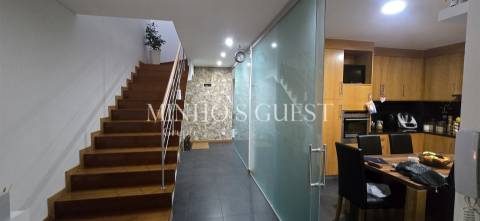 Moradia V3 c/ 1 Suite Closet, Mobilada e Equipada pronta a Habitar c/ Jardim - Amares (Bico), Braga