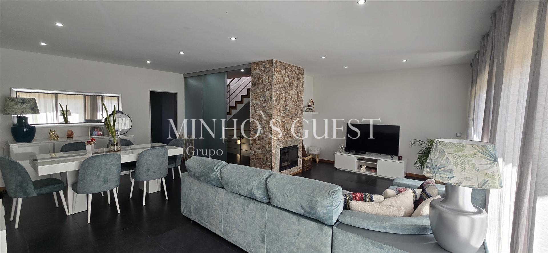 Moradia V3 c/ 1 Suite Closet, Mobilada e Equipada pronta a Habitar c/ Jardim - Amares, Braga