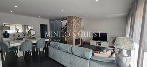 Moradia V3 c/ 1 Suite Closet, Mobilada e Equipada pronta a Habitar c/ Jardim - Amares, Braga