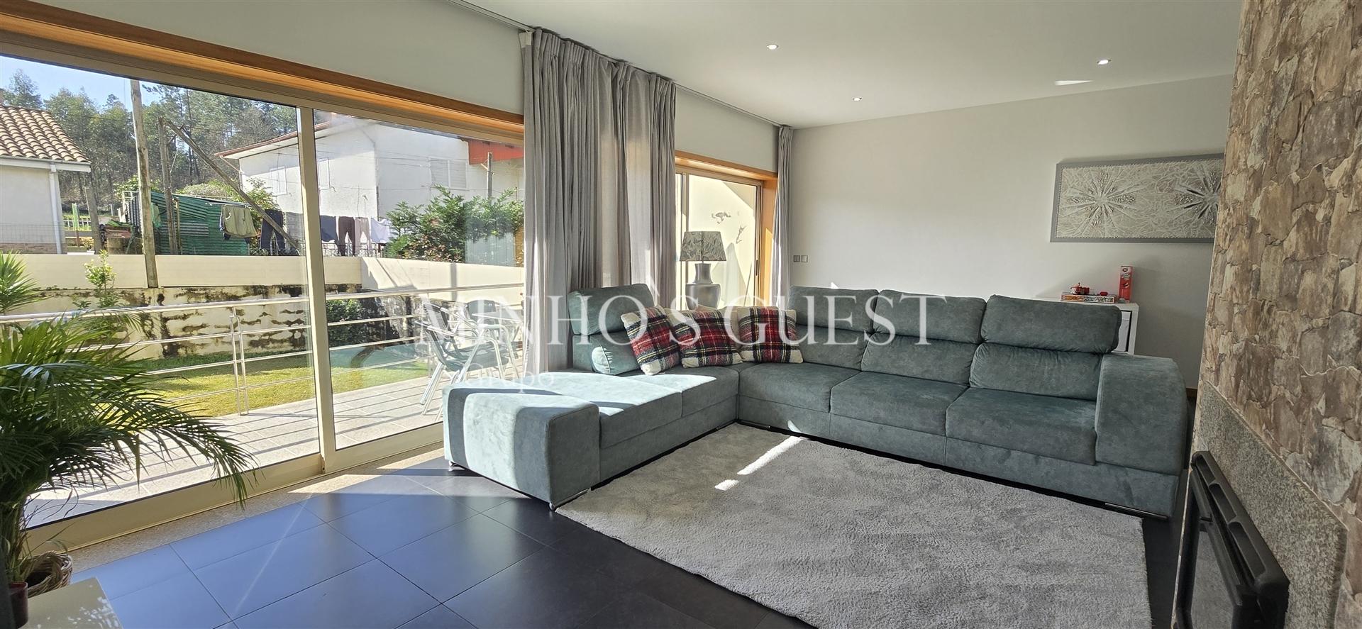 Moradia V3 c/ 1 Suite Closet, Mobilada e Equipada pronta a Habitar c/ Jardim - Amares, Braga