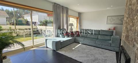 Moradia V3 c/ 1 Suite Closet, Mobilada e Equipada pronta a Habitar c/ Jardim - Amares, Braga