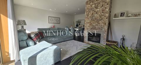 Moradia V3 c/ 1 Suite Closet, Mobilada e Equipada pronta a Habitar c/ Jardim - Amares, Braga