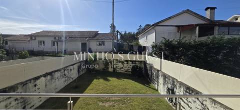 Moradia V3 c/ 1 Suite Closet, Mobilada e Equipada pronta a Habitar c/ Jardim - Amares, Braga