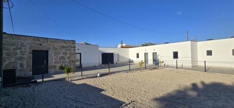 4 Moradias + Terreno c/ possibilidade de negócio - Vila Nova de Famalicão