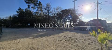 4 Moradias + Terreno c/ possibilidade de negócio - Vila Nova de Famalicão