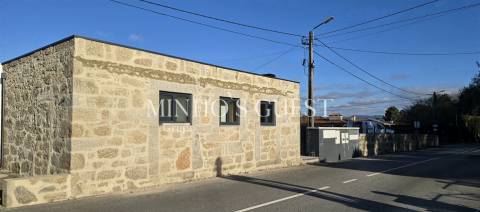 4 Moradias + Terreno c/ possibilidade de negócio - Vila Nova de Famalicão