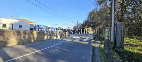 4 Moradias + Terreno c/ possibilidade de negócio - Vila Nova de Famalicão