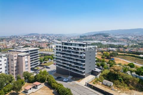 Apartamento T3 c/ Varandas Amplas e Cobertas - Ferreiros, Braga