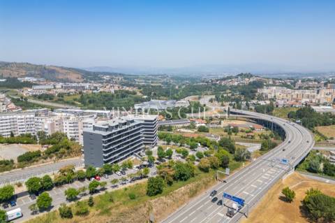 Apartamento T3 c/ Varandas Amplas e Cobertas - Ferreiros, Braga