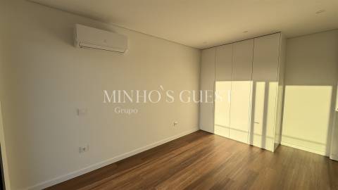Apartamento T3 c/ Varandas Amplas e Cobertas - Ferreiros, Braga