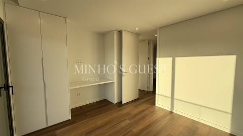 Apartamento T3 c/ Varandas Amplas e Cobertas - Ferreiros, Braga