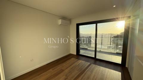 Apartamento T3 c/ Varandas Amplas e Cobertas - Ferreiros, Braga