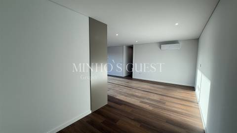 Apartamento T3 c/ Varandas Amplas e Cobertas - Ferreiros, Braga