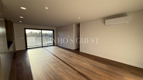Apartamento T3 c/ Varandas Amplas e Cobertas - Ferreiros, Braga