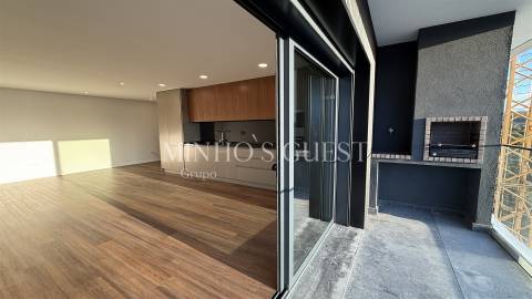 Apartamento T3 c/ Varandas Amplas e Cobertas - Ferreiros, Braga
