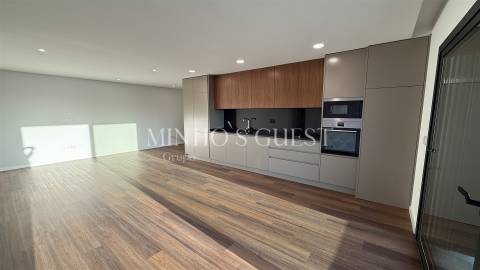 Apartamento T3 c/ Varandas Amplas e Cobertas - Ferreiros, Braga