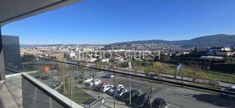 Apartamento T3 c/ Varandas Amplas e Cobertas - Ferreiros, Braga