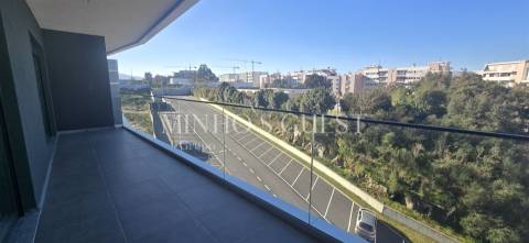 Apartamento T3 c/ Varandas Amplas e Cobertas - Ferreiros, Braga