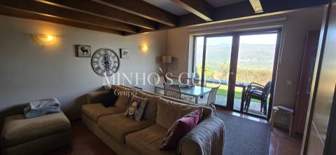 Moradia T2 (Duplex) c/ Jardim e Churrasqueira em Condomínio Fechado de Luxo - Caniçada, Gerês