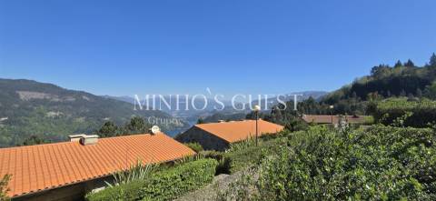 Moradia T2 (Duplex) c/ Jardim e Churrasqueira em Condomínio Fechado de Luxo - Caniçada, Gerês