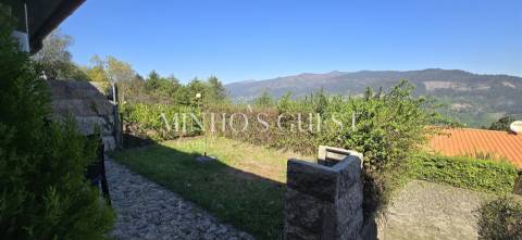 Moradia T2 (Duplex) c/ Jardim e Churrasqueira em Condomínio Fechado de Luxo - Caniçada, Gerês