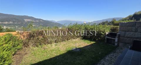 Moradia T2 (Duplex) c/ Jardim e Churrasqueira em Condomínio Fechado de Luxo - Caniçada, Gerês