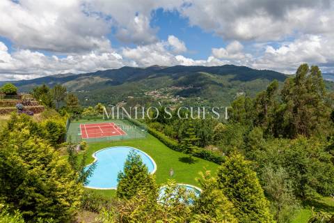 Moradia T2 (Duplex) c/ Jardim e Churrasqueira em Condomínio Fechado de Luxo - Caniçada, Gerês