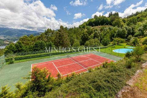 Moradia T2 (Duplex) c/ Jardim e Churrasqueira em Condomínio Fechado de Luxo - Caniçada, Gerês