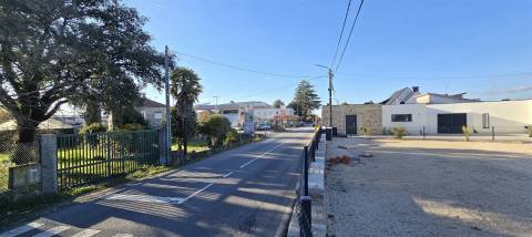 4 Moradias + Terreno c/ possibilidade de negócio - Vila Nova de Famalicão