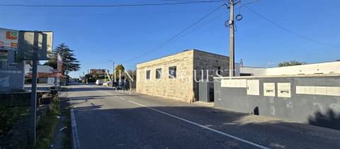 4 Moradias + Terreno c/ possibilidade de negócio - Vila Nova de Famalicão