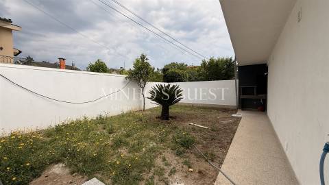 Moradia Individual V4 (274m2) c/ AC e Logradouro - Palmeira Braga