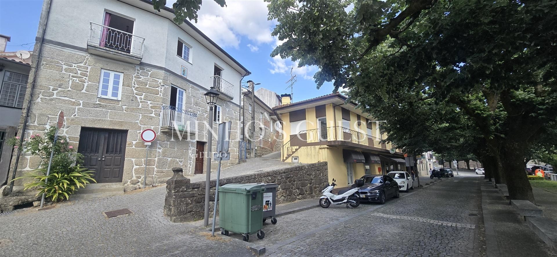 Moradia V3 c/ História em Pedra no Coração de Santa Maria de Bouro - Amares