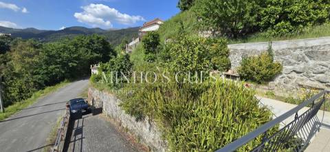 Moradia V3 Individual c/ 1700m2 de terreno - Santa Maria de Bouro, Amares