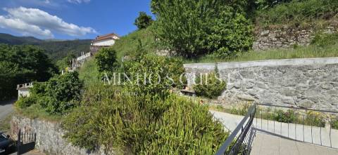 Moradia V3 Individual c/ 1700m2 de terreno - Santa Maria de Bouro, Amares