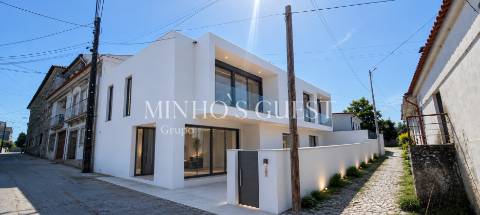 Moradia Individual V3+1 Nova c/ 3 Suites, Jardim e Possibilidade de Piscina - Naia, Ferreiros, Braga