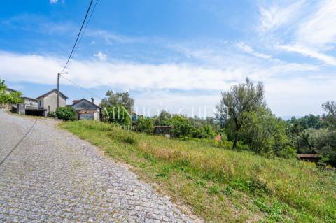 Terreno (700m2) c/ Ruína em Serzedelo – Póvoa de Lanhoso